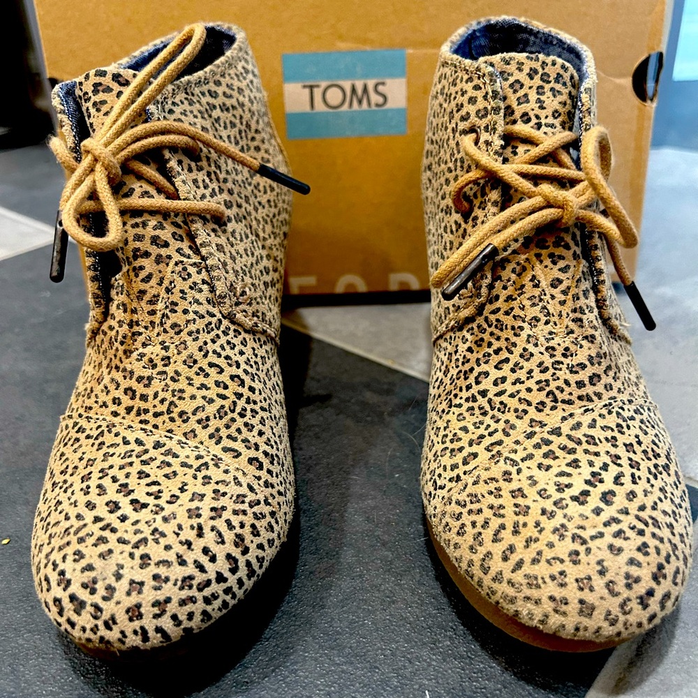 Toms suede cheetah wedges